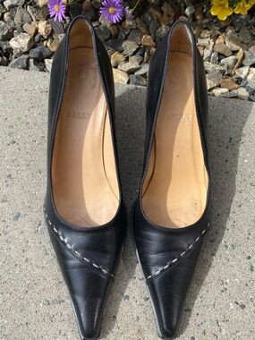 Bally Black Leather Pointed Toe Stitched Pumps